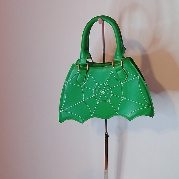 🎉Host Pick🎉 Green Spider Web Purse - Picture 5 of 6